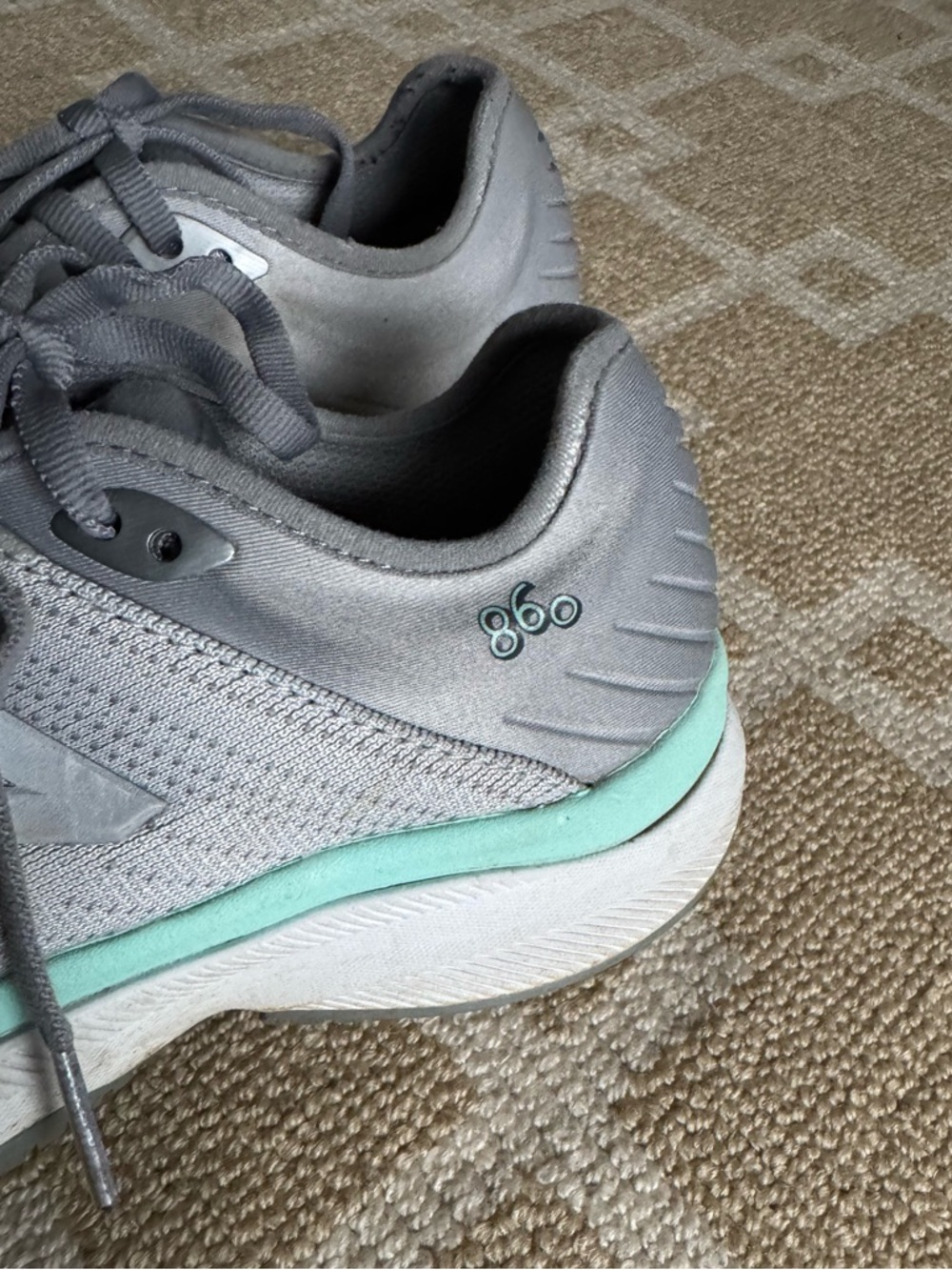 New Balance 860v10 Running Shoes Gray Mint Cushioned Sneaker Trainer Size 5.5 - Picture 11 of 12